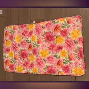 Beacon Floral Quilted pillow sham no stains or wear standard size